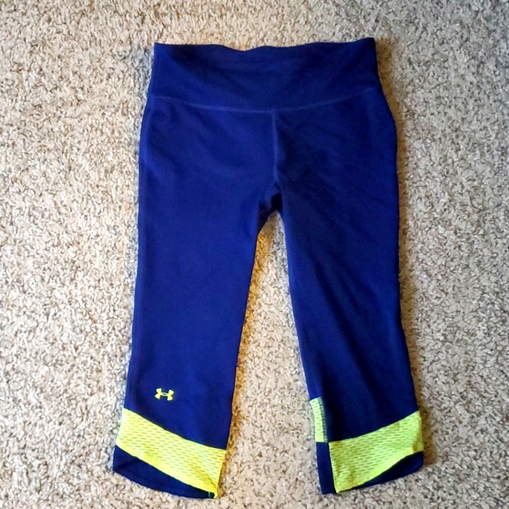 Under Armour workout Capri size medium zippers